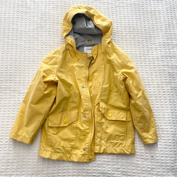 Old Navy kids yellow rain jacket maize maze size 5T